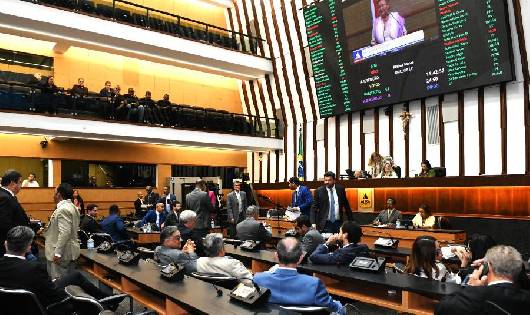 Assembleia Legislativa da Bahia (ALBA) recebe projeto de lei que reclassifica entrância da Comarca de Carinhanha