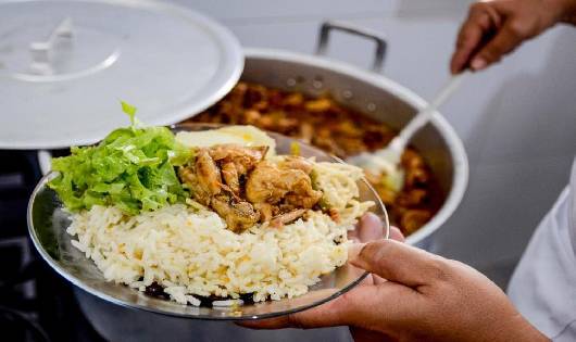 COMIDA NO PRATO: Luan do Povo comemora escolha da Associação do Pequizeiro I