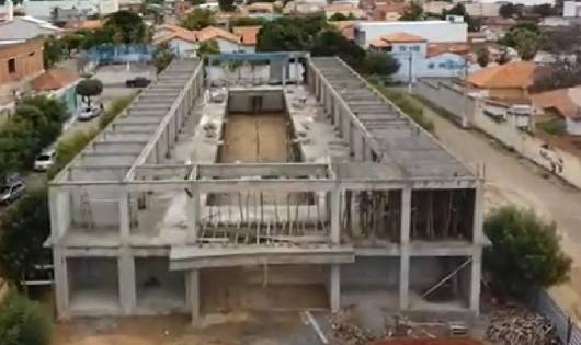 Requerimento de Providencias na Obra da Praca do Relogio