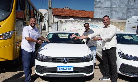 Vereadores Luan do Povo e Ricardinho dos Teclados conseguem veículo para a Saúde de Carinhanha