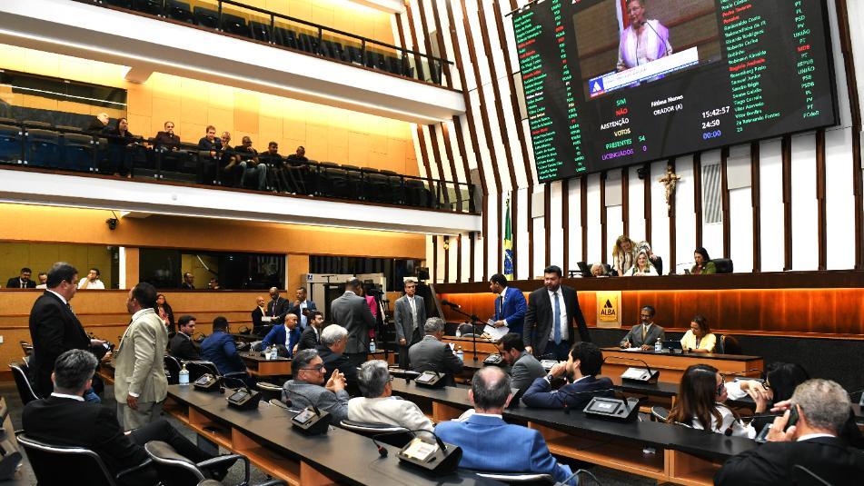 Assembleia Legislativa da Bahia (ALBA) recebe projeto de lei que reclassifica entrância da Comarca de Carinhanha